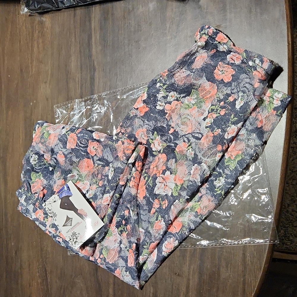 New Lace Capri Leggings - Sheer - Small